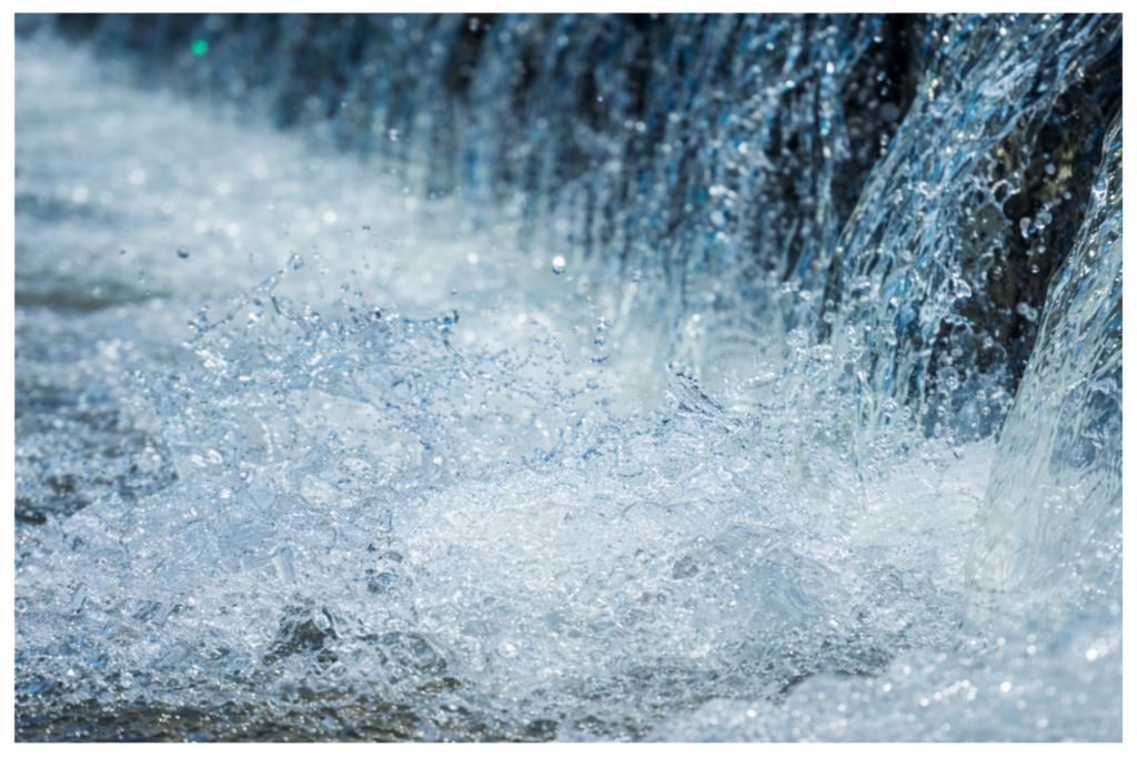 Bild på vatten som forsar